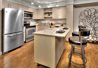 Kitchen with lighter cabinets - Photo Gallery