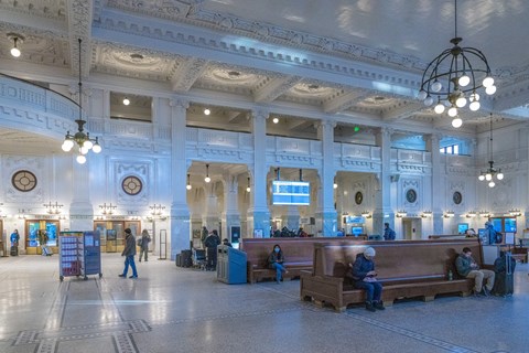the lobby of the great hall of the union station