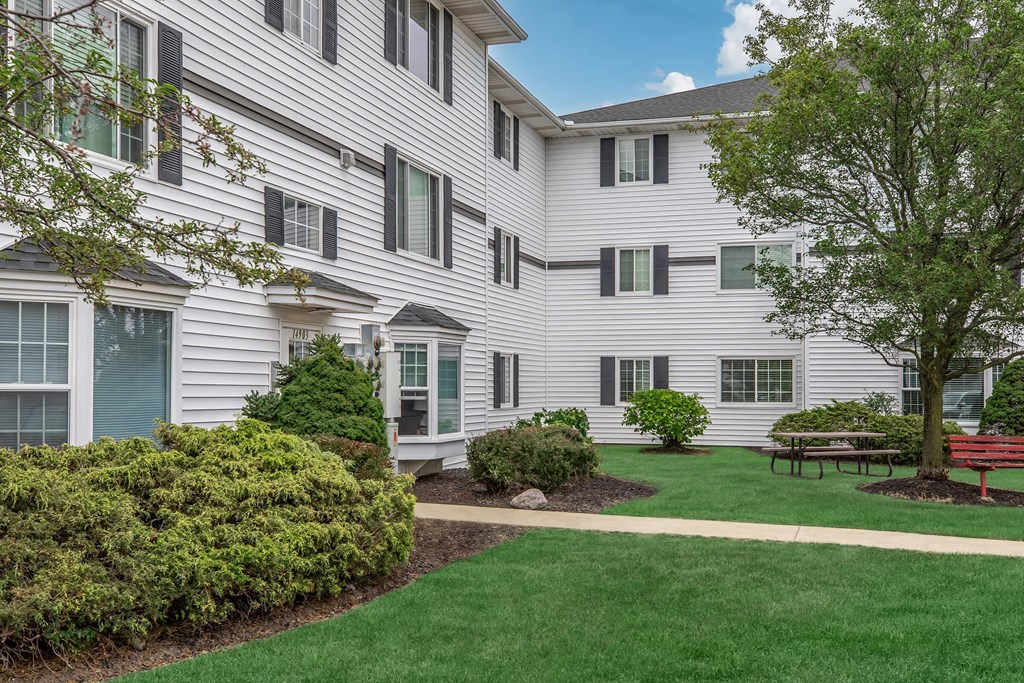 the preserve at ballantyne commons exterior of apartment building