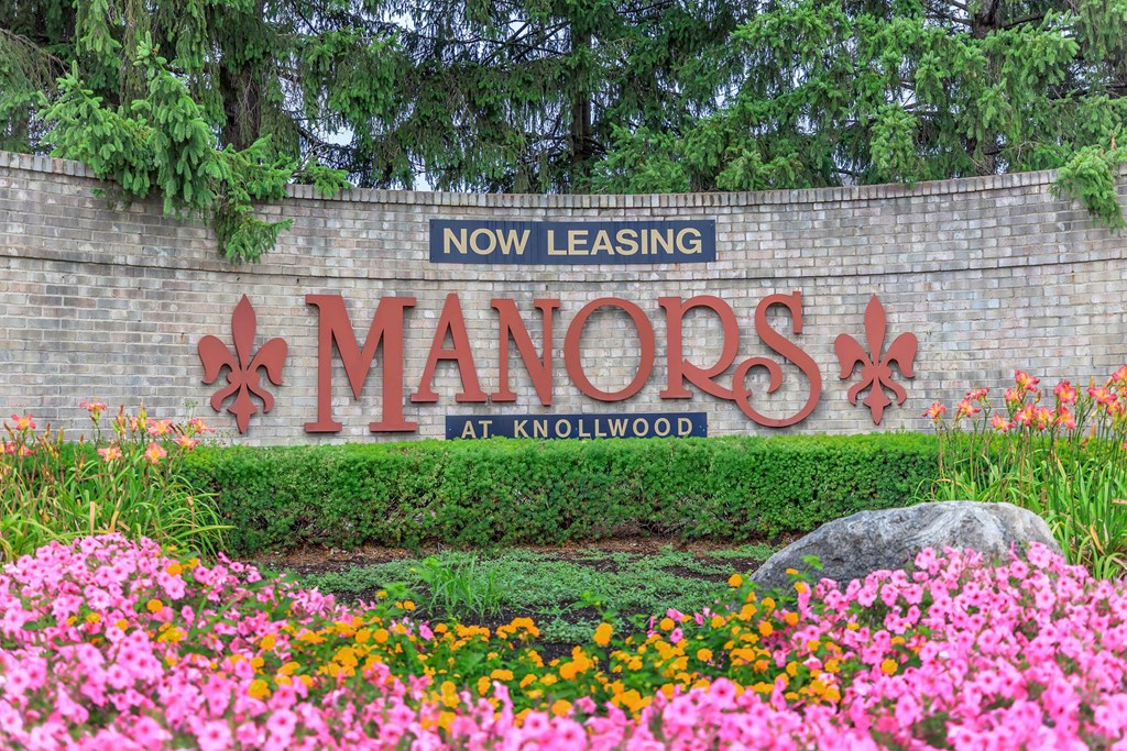 a sign for the manors