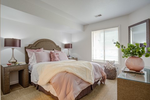 Bedroom at Heather Ridge Apartments, Westland, MI, 48185