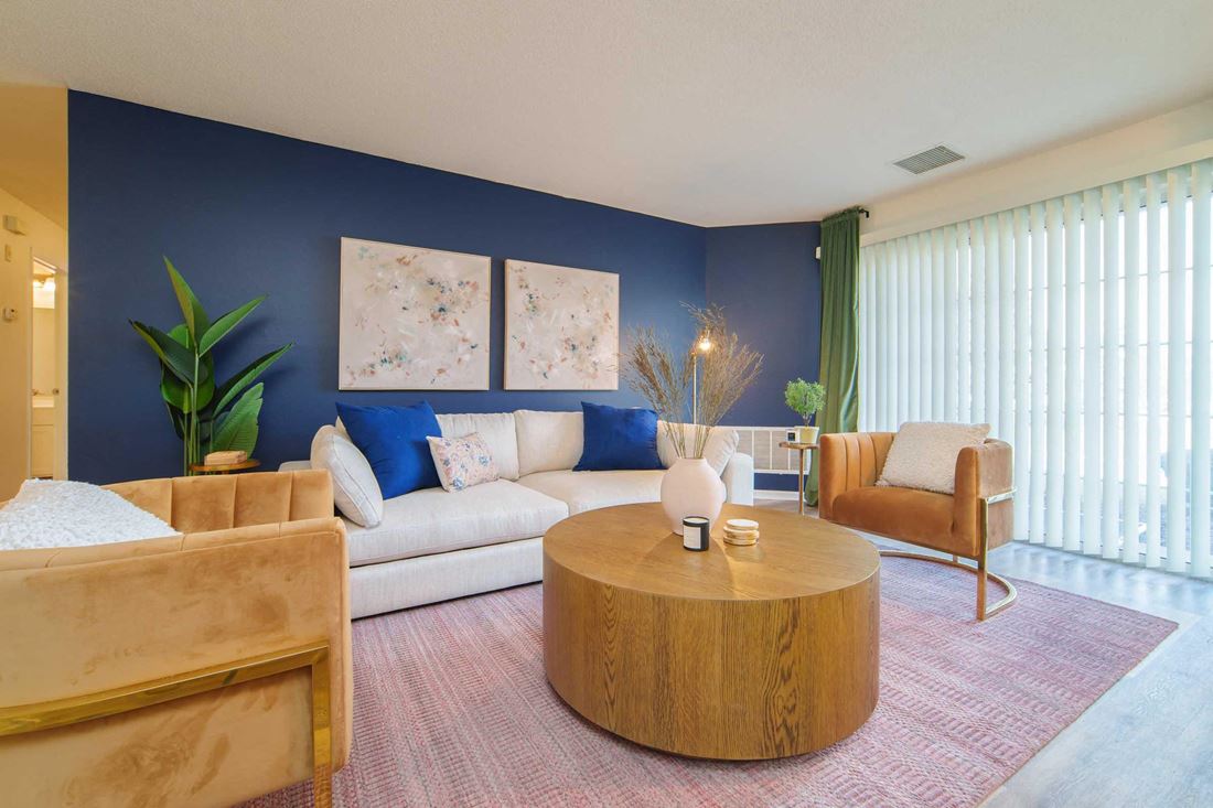 Ravinia Apartments photo