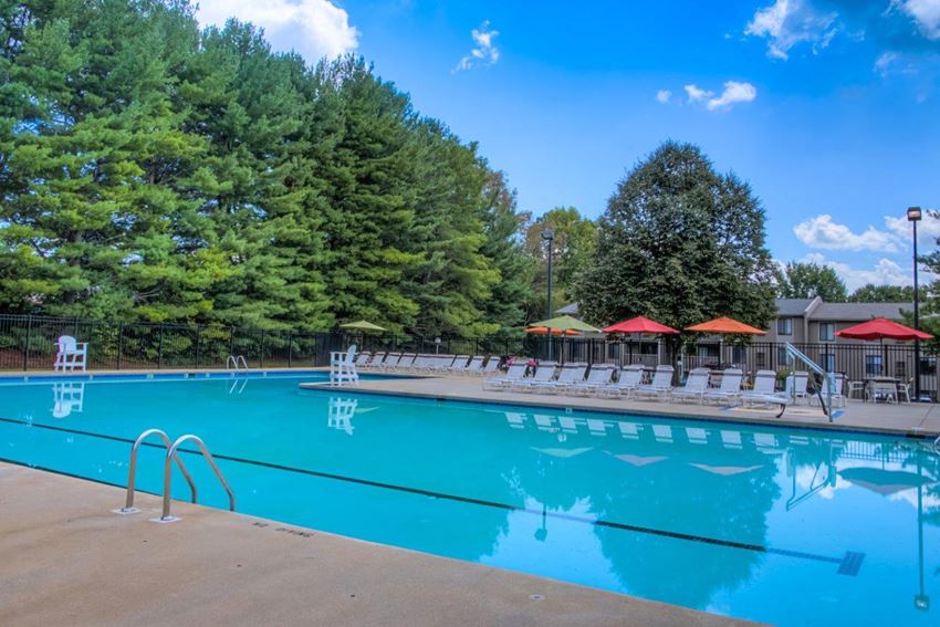 Walden Pond Apartments, 1400 A Weeping Willow Dr, Lynchburg, VA