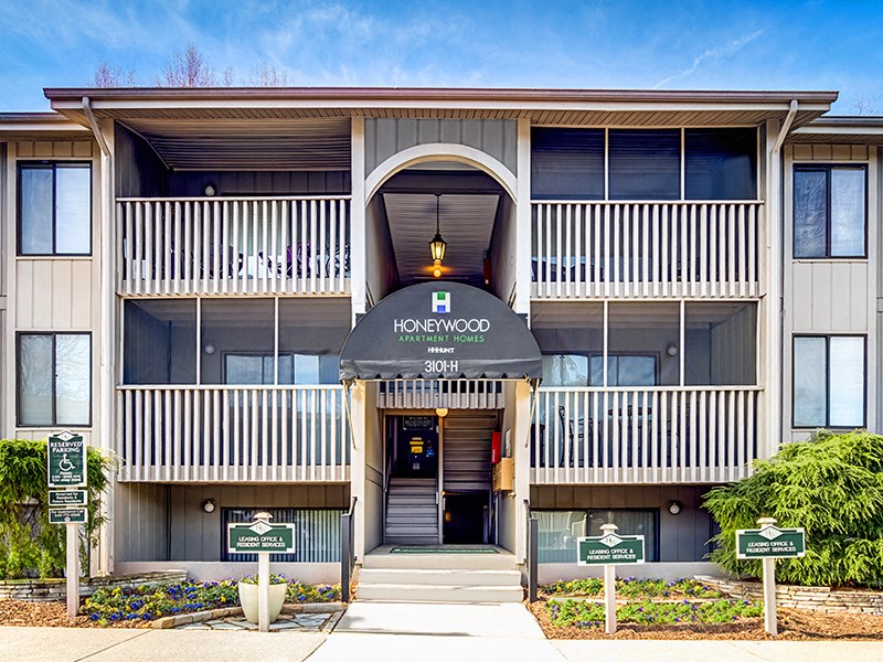 the front of a hotel building with a blue and white sign