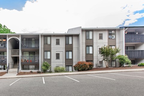 exterior view at the falls at rolland park apartments md