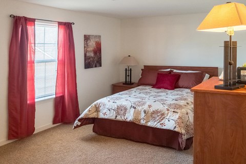 Large Bedroom at Highlands at Warwick Apartments, Lilitz, Pennsylvania