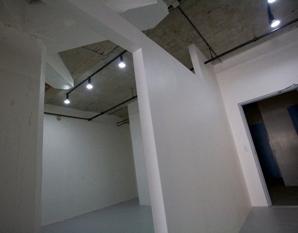 a room with white walls and a doorway at Binford Lofts Apartments, Los Angeles , 90013