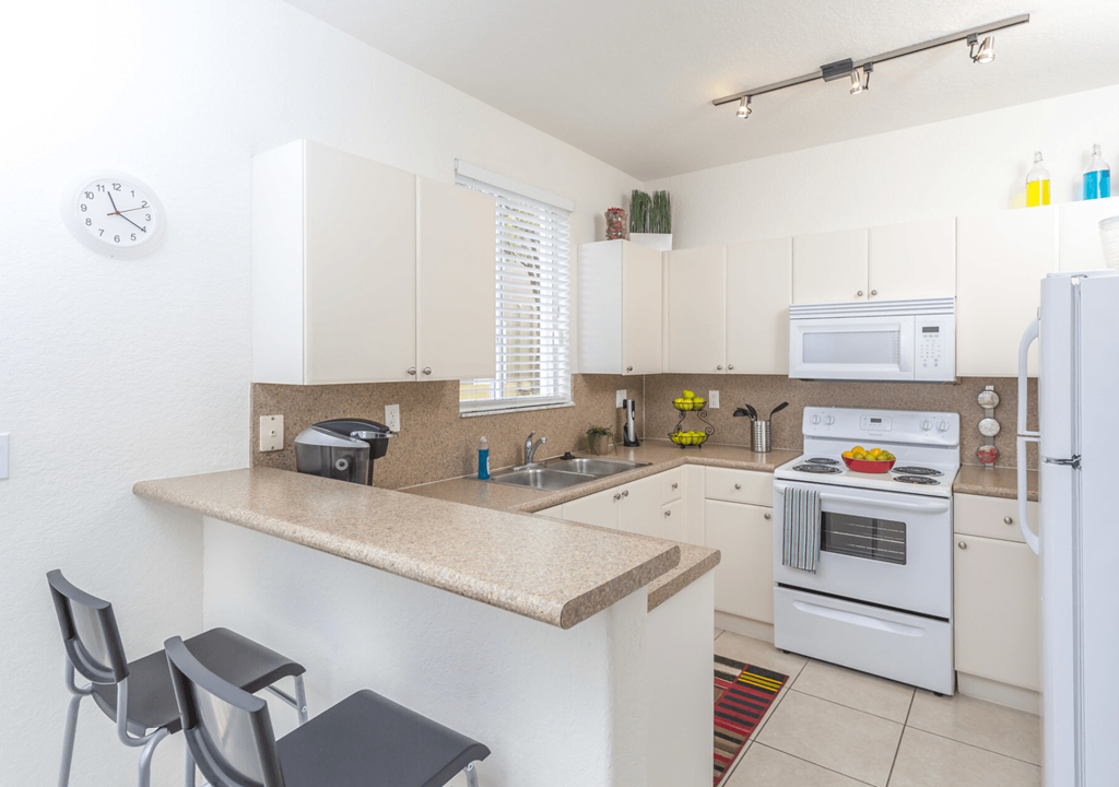 this is a photo of the kitchen in the 690 square foot 1 bedroom apartment at har
