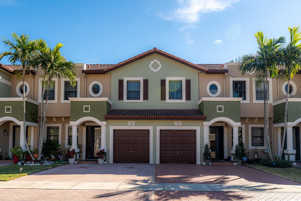 Venice At Crystal Lake Apartments