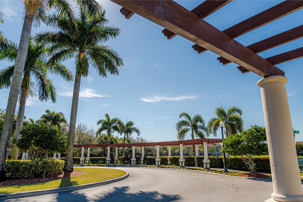 Venice At Crystal Lake Apartments