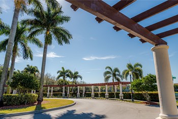 Venice At Crystal Lake Apartments - Photo Gallery 3