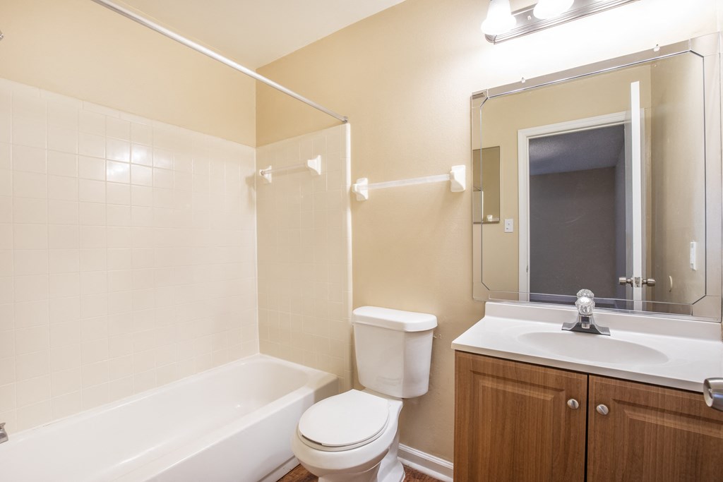 Bathroom With Bathtub at Lakeside Gardens, Florida