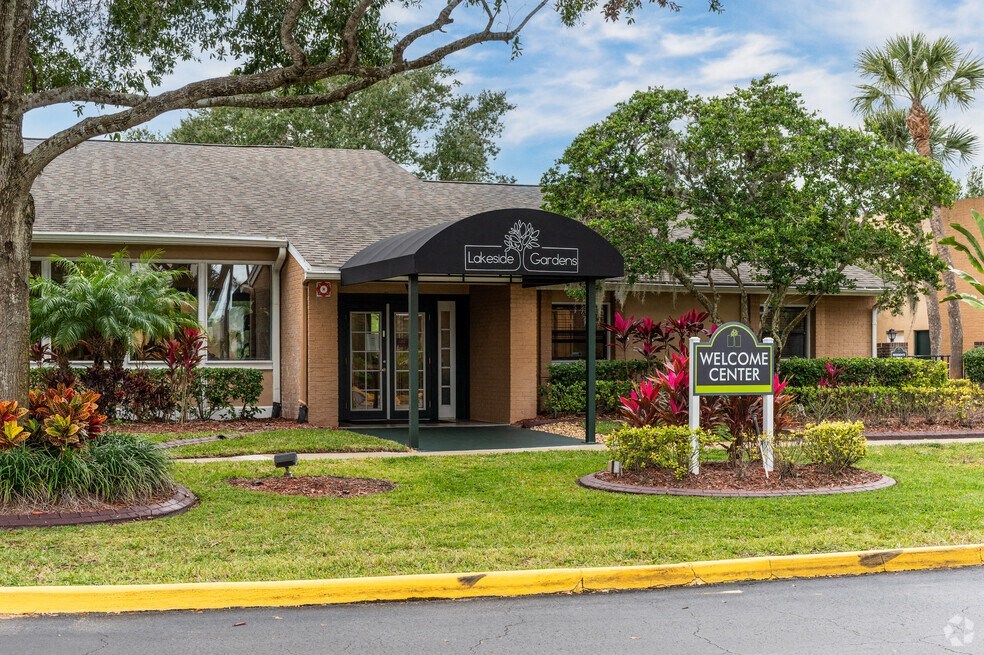 a building with a welcome sign in front of it at Lakeside Gardens, Florida