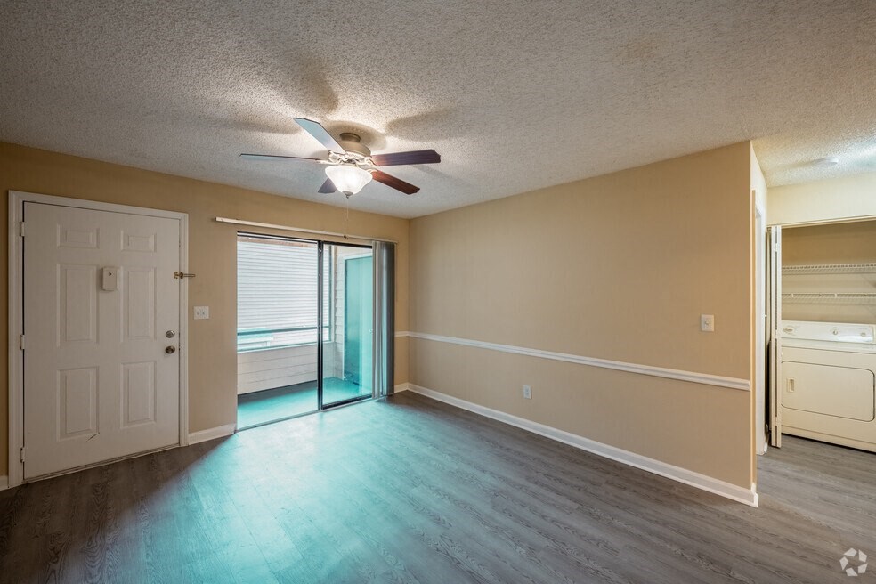 Unfurnished Living Area at Lakeside Gardens, Daytona Florida