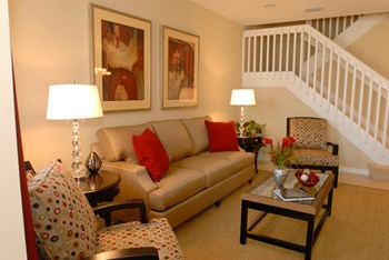 677 NE 35 Ave 3-4 Beds Townhouse for Rent - Photo Gallery 4
