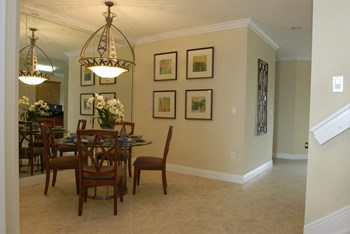 677 NE 35 Ave 3-4 Beds Townhouse for Rent - Photo Gallery 3