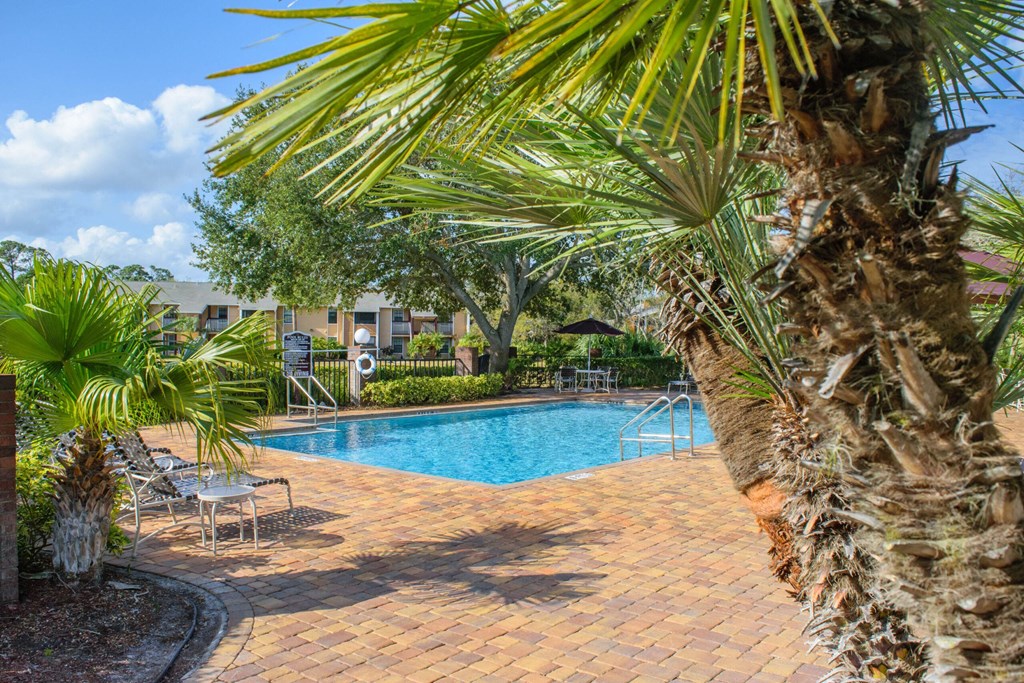our apartments showcase a swimming pool at Lakeside Gardens, Daytona, FL 32114