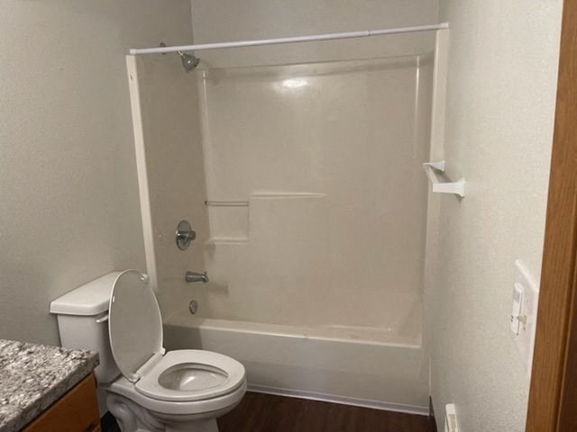 Main bathroom with tub shower combo