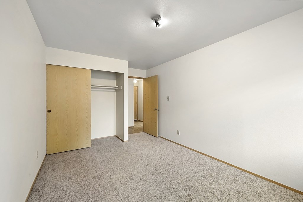 Candlewood Apartment Home