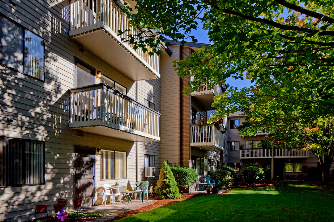 CreeksideVillage_Photo_Exterior