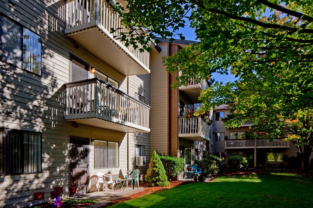 Creekside Village Retirement Residence Apartments, 5450 SW Erickson