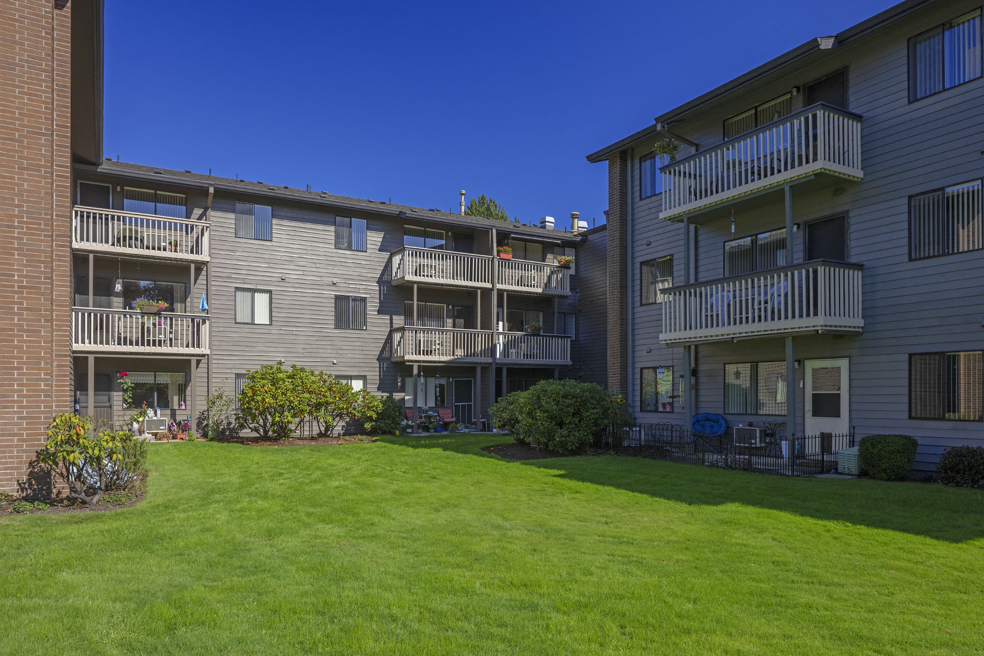 CreeksideVillage_Photo_Exterior