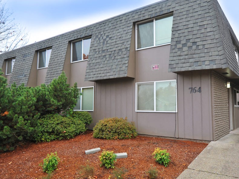 College Corner_Exterior