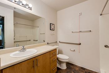 DiscoveryPoint_Photo_Bathroom