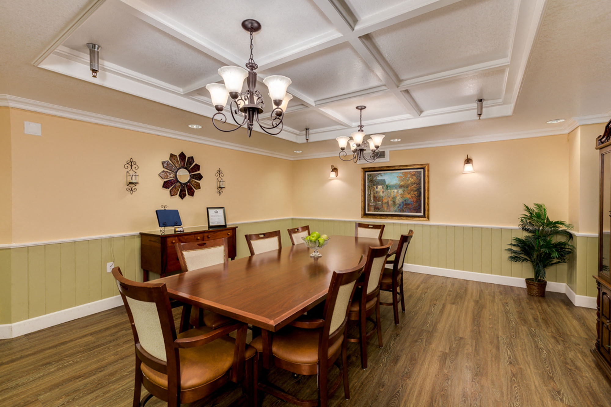 DiscoveryPoint_Photo_DiningRoom