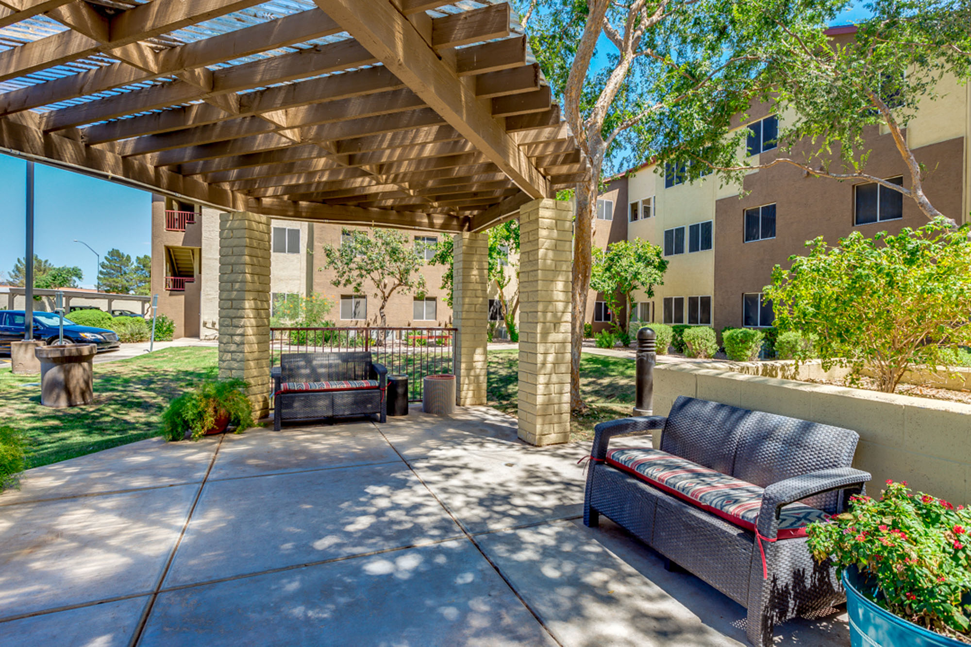 DiscoveryPoint_Photo_OutsideLounge