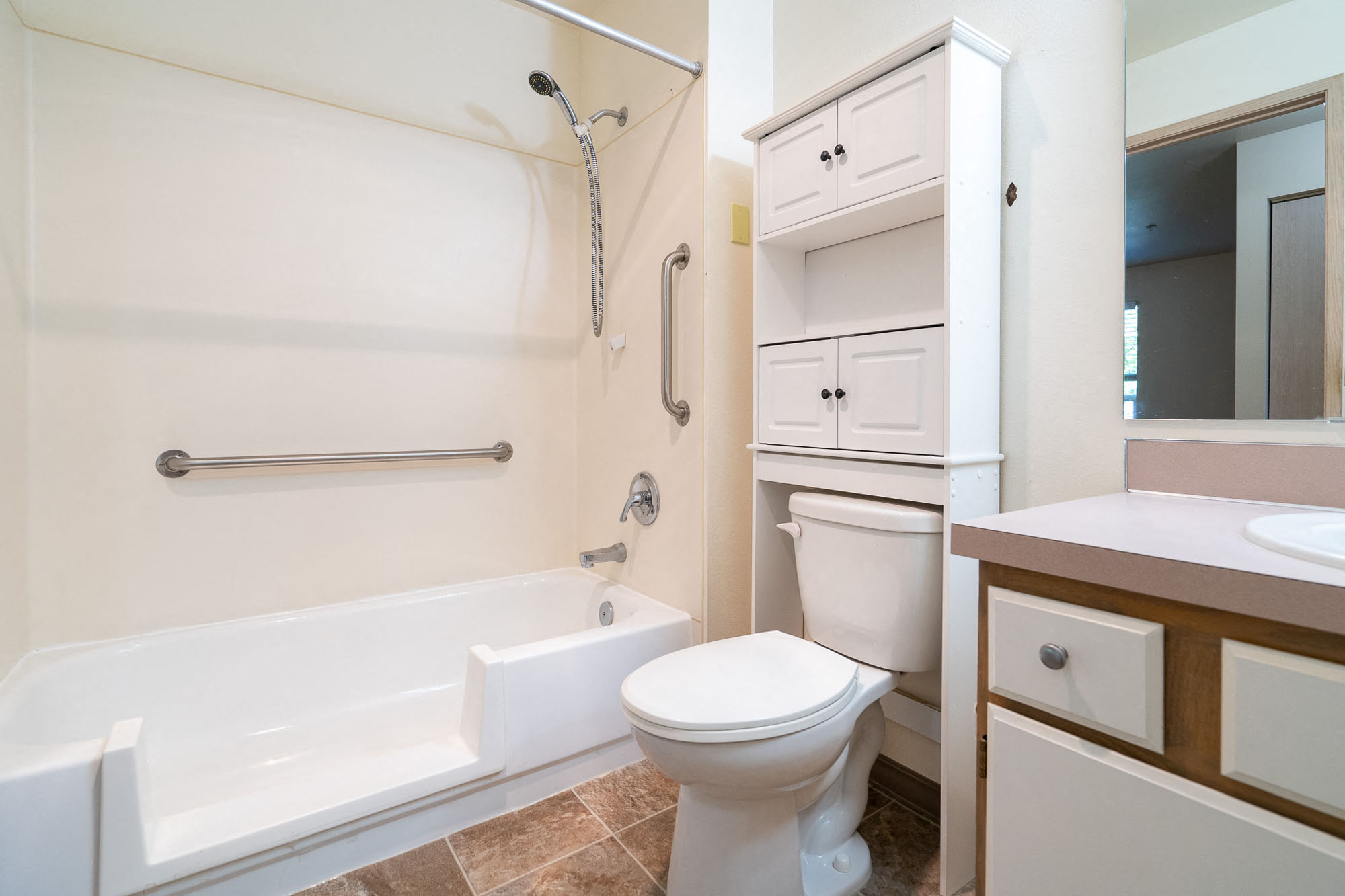 DiscoveryView_Photo_BathroomTub