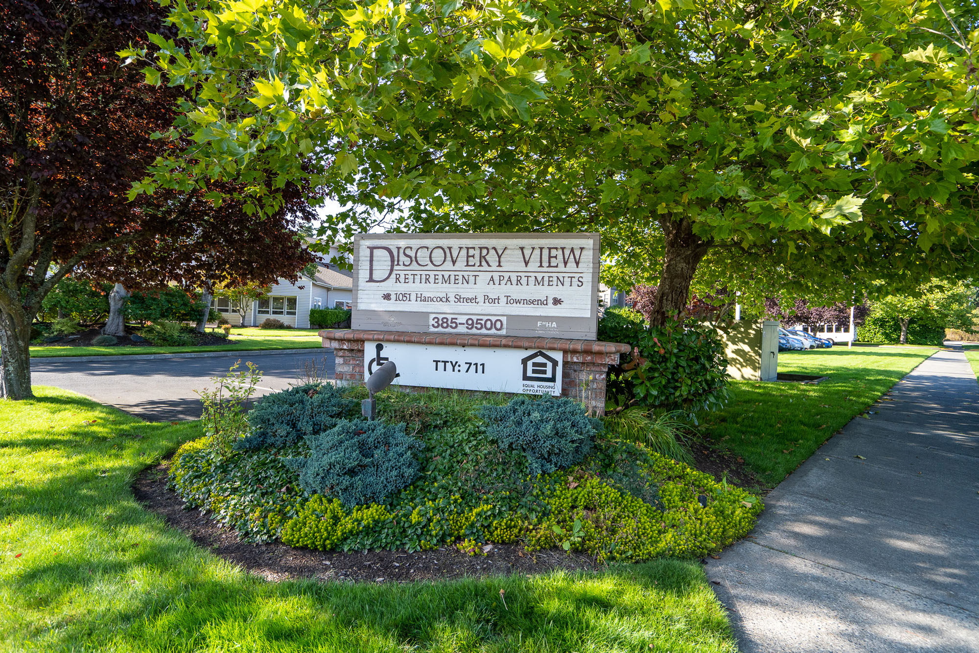 DiscoverView_Photo_MonumentSign