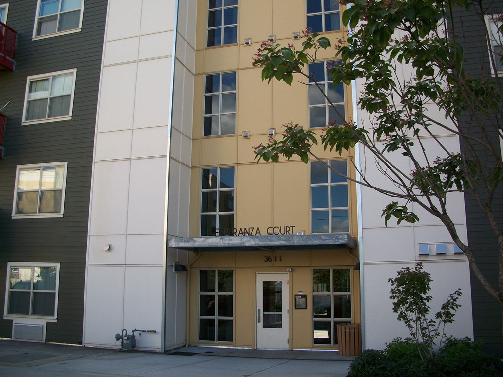 a view of the front of the court building