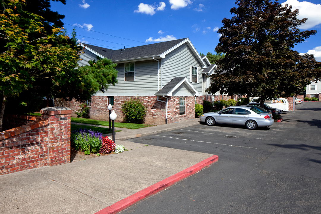 FirGrove_Photo_Parkinglot