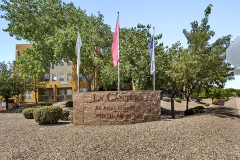 A sign in front of a building that says Lakeside.