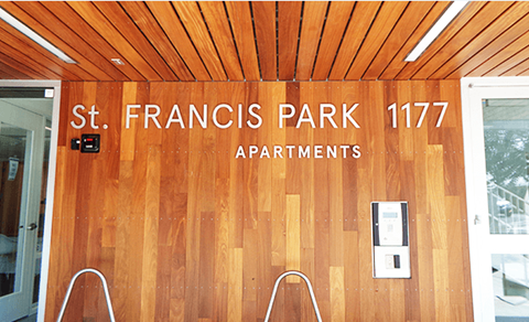 the entrance park apartments in the lobby of the building