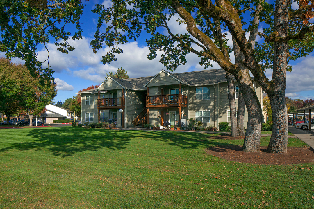 SuzannPlaza_Photo_Exterior