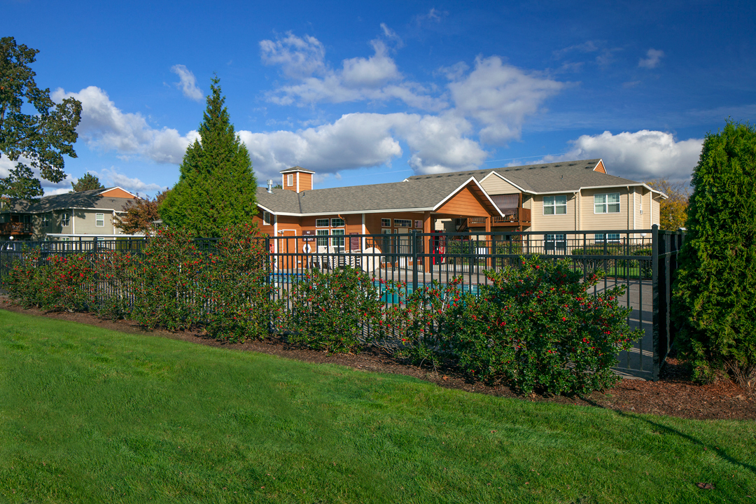 SuzannPlaza_Photo_PoolGate