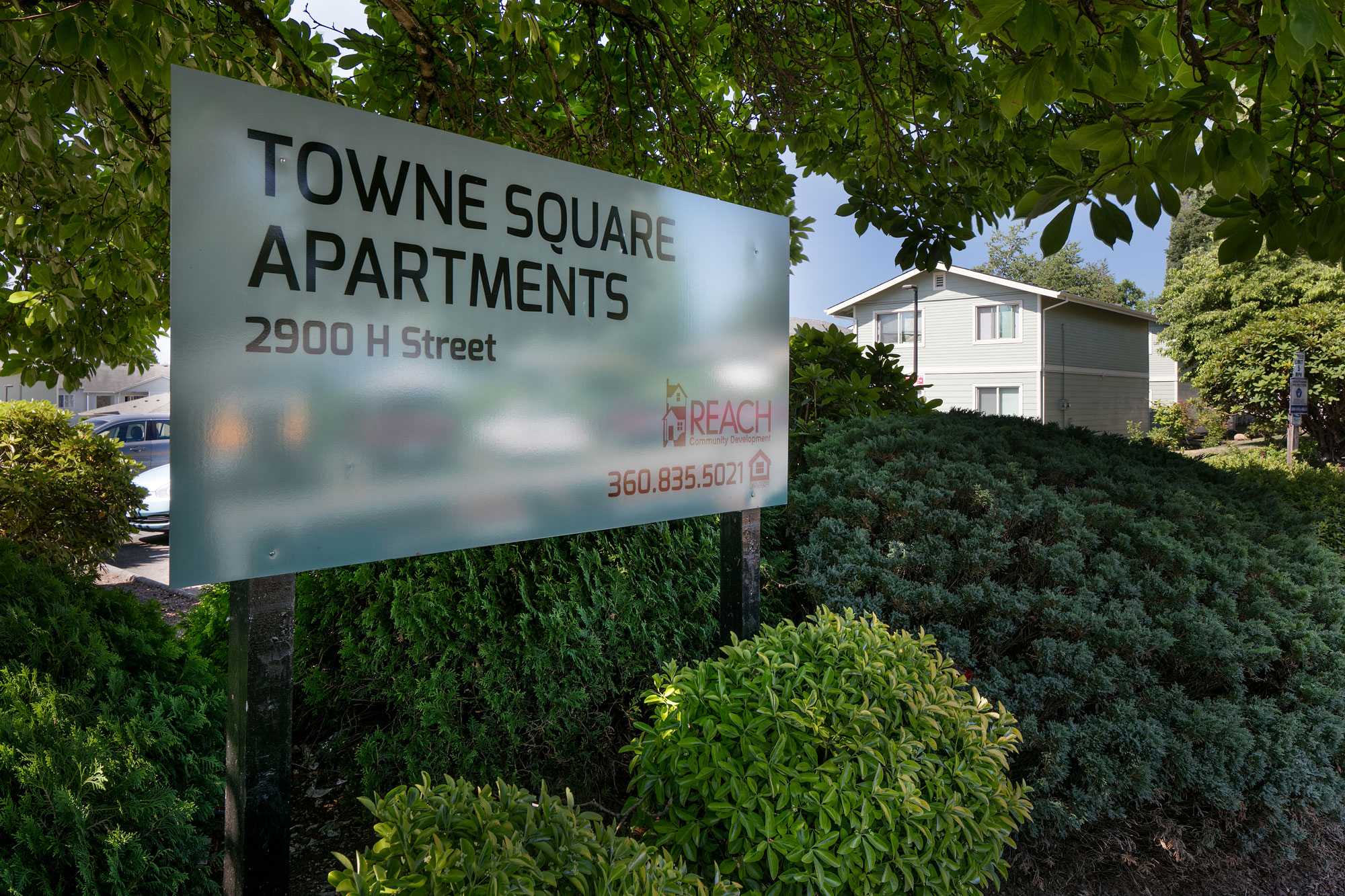 Towne Square Apartments sign