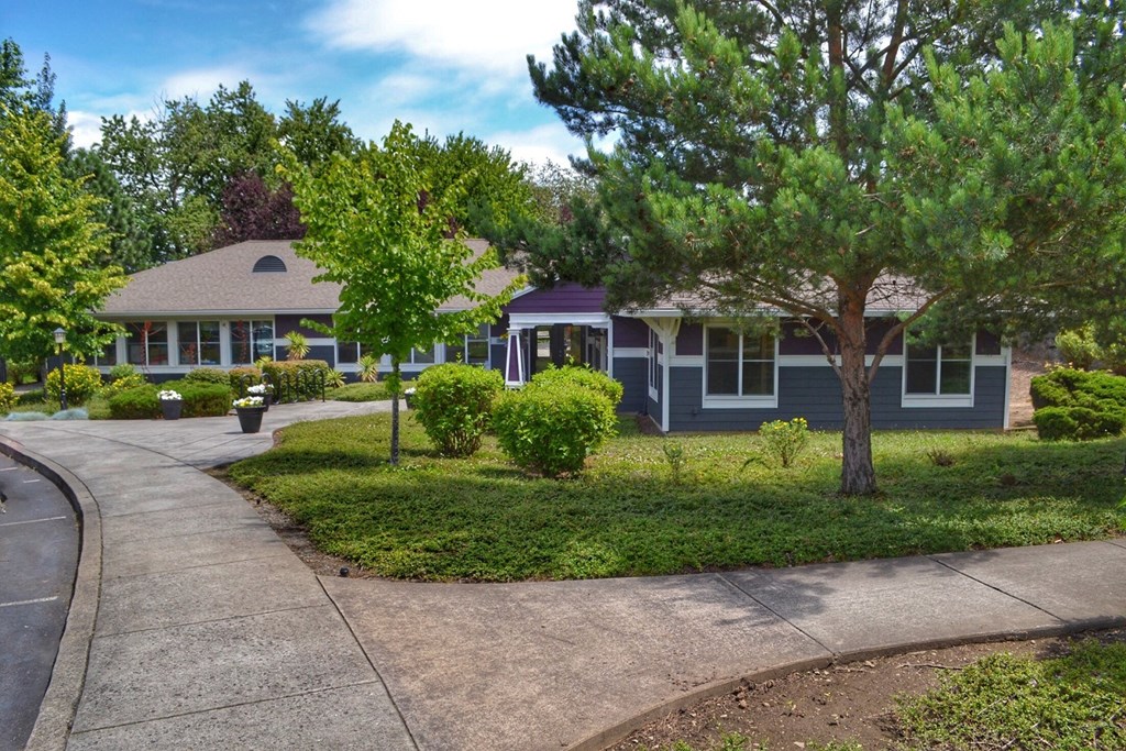 Troutdale Terrace Exterior_Leasing Office