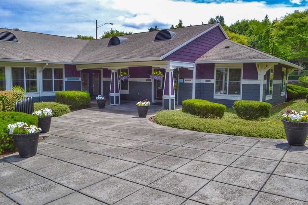 Troutdale Terrace Exterior_Leasing Office