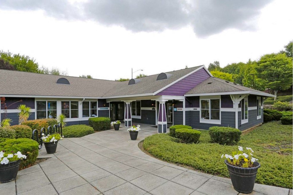 Troutdale Terrace Exterior_Leasing Office