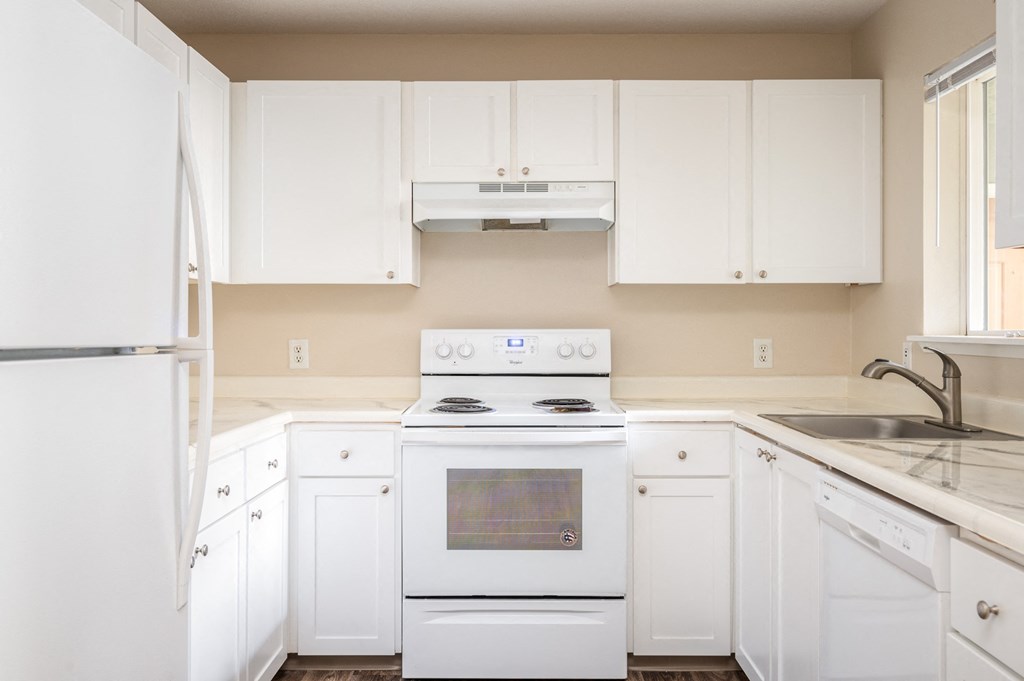 Suzann Plaza 2 Bed x 2 Bath