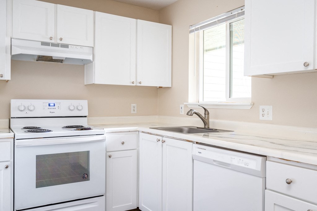 Suzann Plaza 2 Bed x 2 Bath