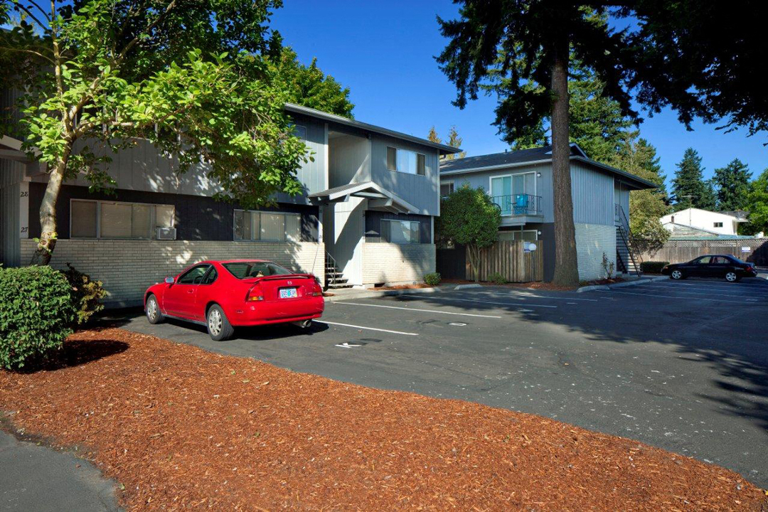 Villad'ShirlLee_Photo_Parkinglot