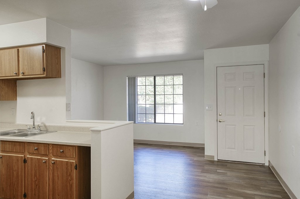 Coronado Glen Apartment Home