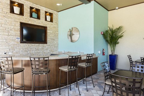 Outdoor kitchen dining area in Orlando, FL 32827