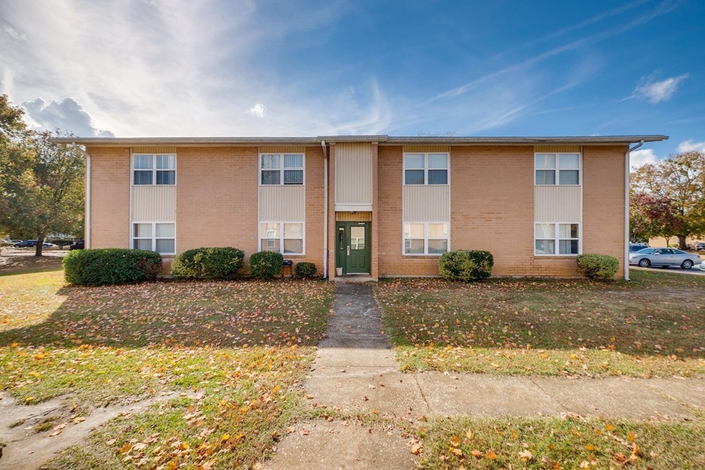 Poplar Square Apartments
