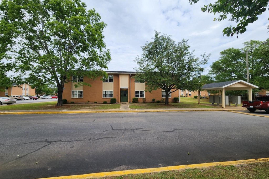 Poplar Square Apartments