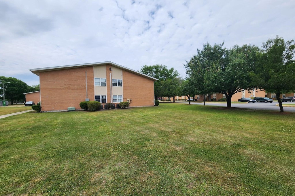 Poplar Square Apartments